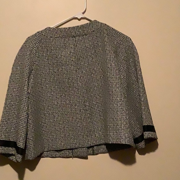 Blazer - Picture 4 of 7